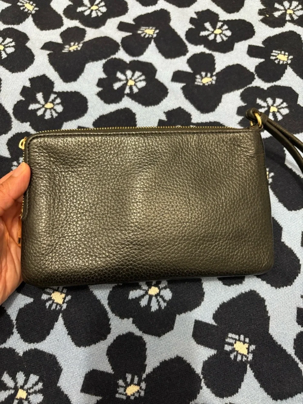 Coach double zip wallet in black pebble leather PREOWNED See Pics